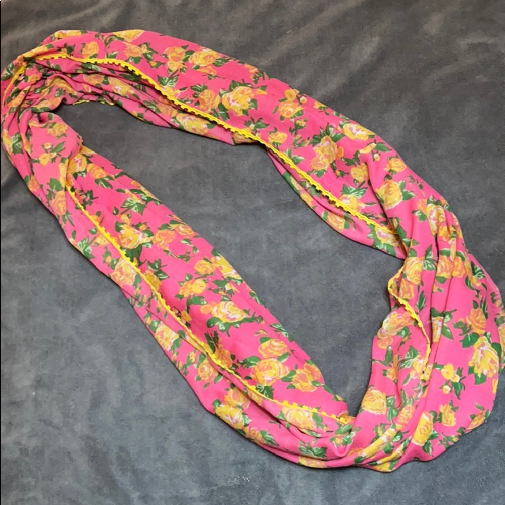 Betsy Johnson Infinity Scarf Pink & Yellow Roses - Picture 3 of 4